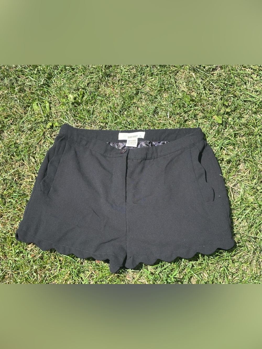 Sans Souci black scalloped-hem  XS dress shorts